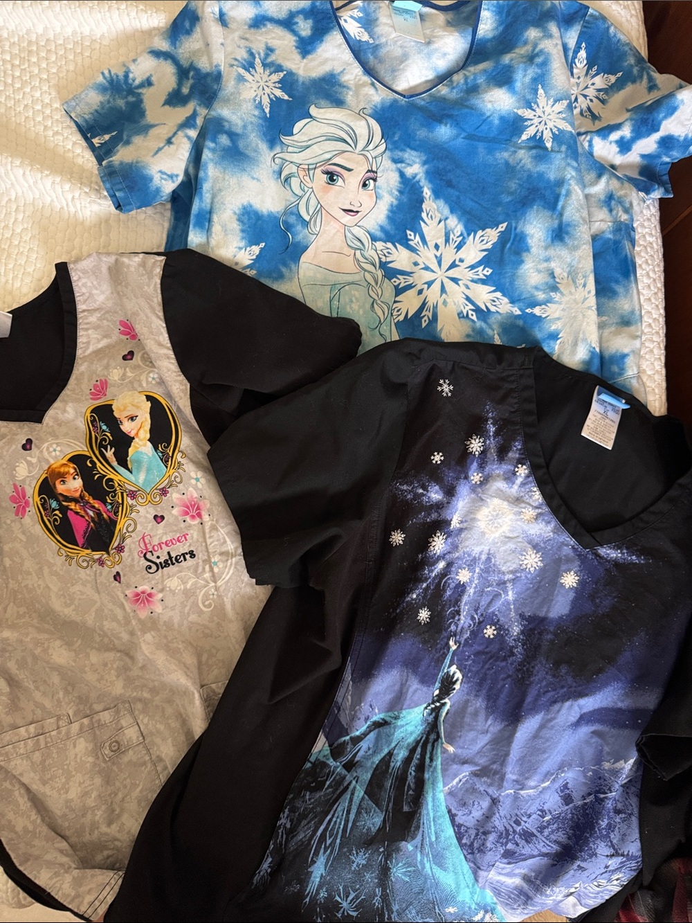 Bundle Disney Frozen scrub tops XL